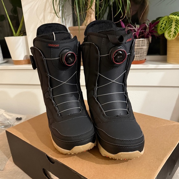Burton Shoes - NWT Burton Limelight Women’s Boa Snowboard Boots